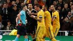 Murka Buffon pada Michael Oliver