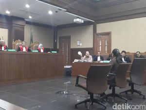 Fredrich Bawa Bakpao yang Disebut Mirip Benjolan Novanto