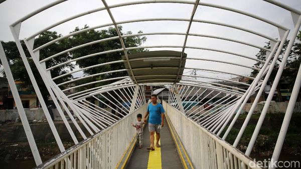 Atapnya Terbang, JPO Jayakarta Telanjang