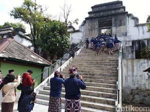Hari Bapak Pramuka, Ratusan Pegiat Ziarahi Makam Sultan HB IX