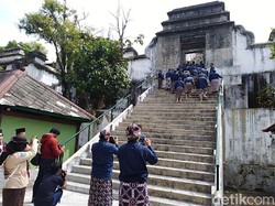 Hari Bapak Pramuka, Ratusan Pegiat Ziarahi Makam Sultan HB IX
