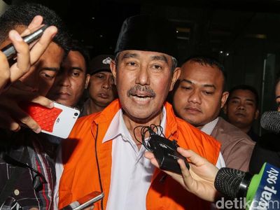 KPK Beri Bupati Bandung Barat Abu Bakar Rompi Oranye