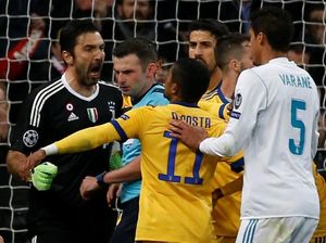 Ini Respons UEFA terhadap Perlakuan Negatif Fans ke Wasit Oliver