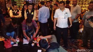 Foto: Aksi BNN Gerebek Sense Karaoke Mangga Dua