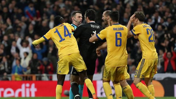 Juventus melakukan protes keras terkait penati di menit-menit akhir pertandingan.