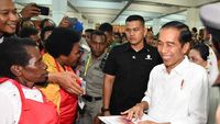 Foto: Blusukan Jokowi ke Mal dan Pasar Mama-mama Papua