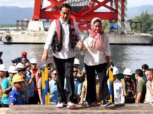 Gandeng Istri, Jokowi Cek Proyek Jembatan Kebanggaannya di Papua