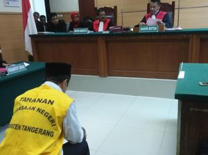 Pak RW Penelanjang Sejoli di Tangerang Divonis 1,5 Tahun Pak RW Penelanjang Sejoli di Tangerang Divonis 1,5 Tahun