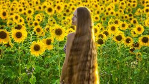 Seperti Ini Jadinya Wanita yang 15 Tahun Tak Pernah Potong Rambut