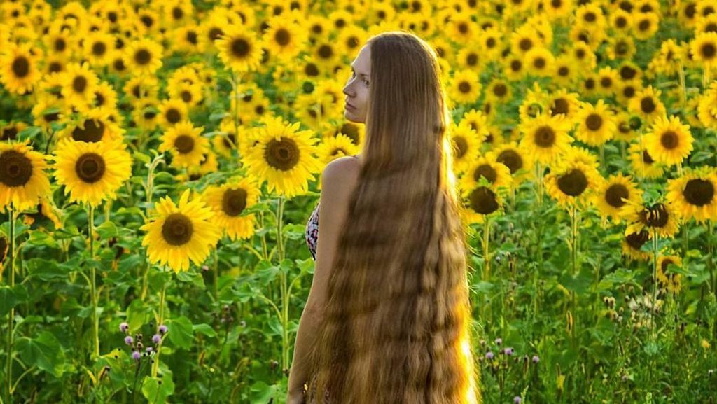 Seperti Ini Jadinya Wanita yang 15 Tahun Tak Pernah Potong Rambut Seperti Ini Jadinya Wanita yang 15 Tahun Tak Pernah Potong Rambut