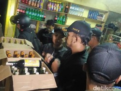 Petugas Gabungan Bandung Sita 2 Drum dan 3 Jerikan Miras Oplosan