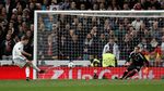 Murka Buffon pada Michael Oliver