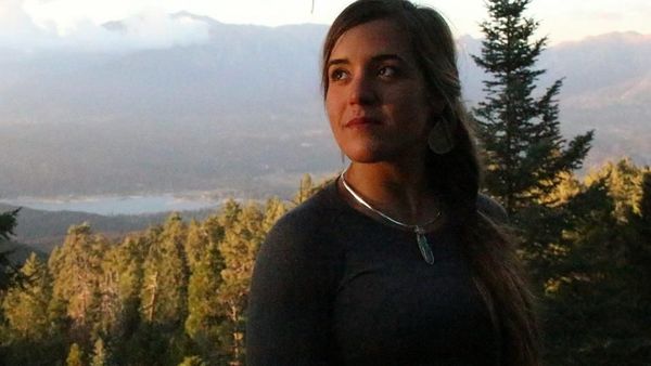 Sekilas Tampak Lugu, Ternyata Wanita Ini Jago Angkat Beban