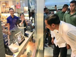 Saat Langkah Jokowi Terhenti Lihat Fotonya Mejeng di Mal Jayapura