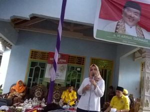 Istri Cagub Arinal Bicara Peran Perempuan di Keluarga Istri Cagub Arinal Bicara Peran Perempuan di Keluarga