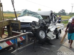 Gagal Menyalip, Pikap Menabrak Dua Mobil Lainnya di Boyolali
