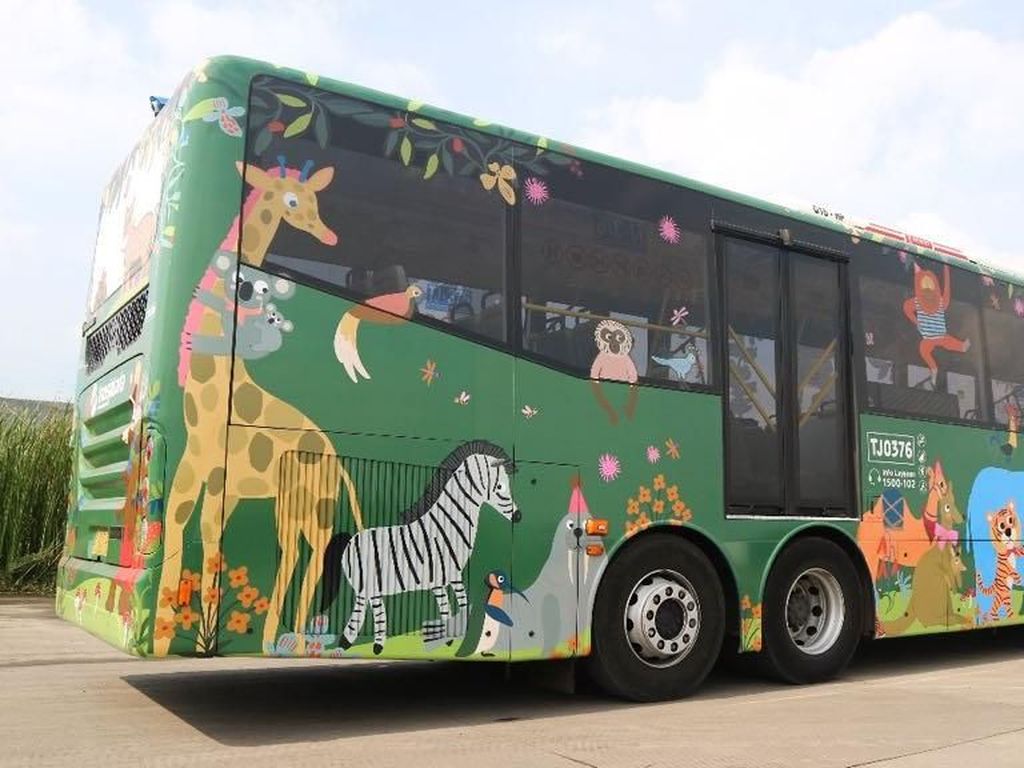 Lucu! Bus TransJakarta Berstiker Satwa Lucu! Bus TransJakarta Berstiker Satwa