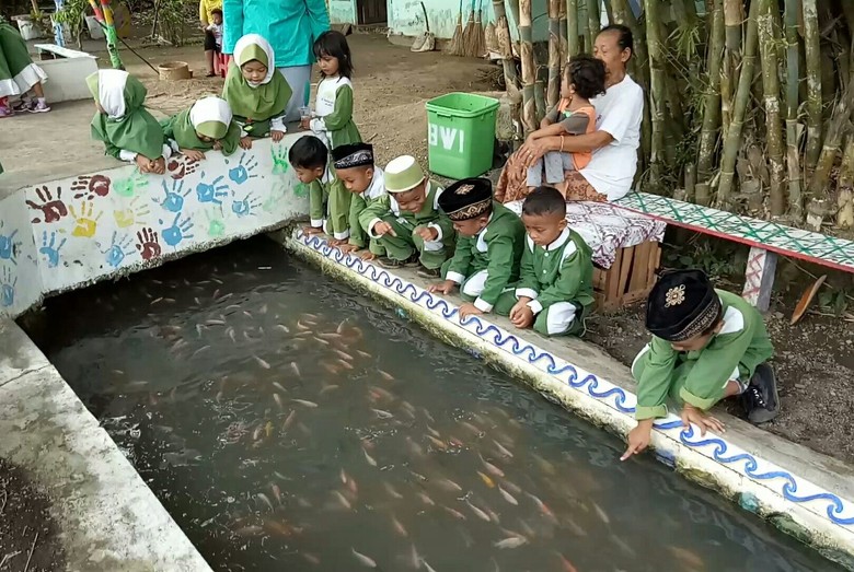 Selokan di Banyuwangi Disulap Jadi Tempat Memelihara Ikan