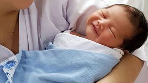 Manis Banget Senyum Baby Al, Anak Lucky Perdana
