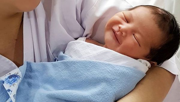 Manis Banget Senyum Baby Al, Anak Lucky Perdana