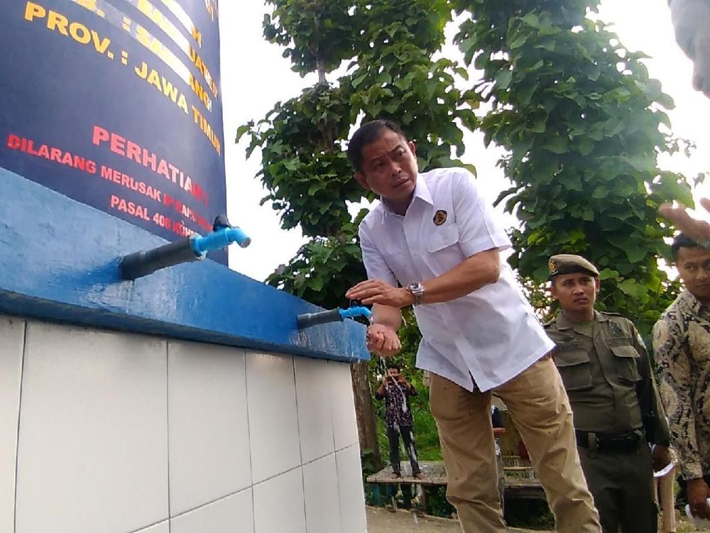 Cek Sumur Bor di Sampang, Jonan: Air Bersih, Jernih, Tak Payau Cek Sumur Bor di Sampang, Jonan: Air Bersih, Jernih, Tak Payau