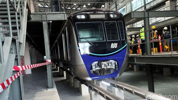 Bernuansa Biru, Kereta MRT Jakarta Tak Lagi Mirip Jangkrik