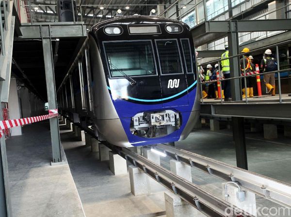 Bernuansa Biru, Kereta MRT Jakarta Tak Lagi Mirip Jangkrik
