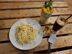 The Green Cafe: Asyiknya Piknik di Kebun Sambil Makan Pasta dan Ngopi Cantik