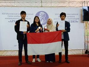 Tim Mahasiswa Undip Bawa Pulang Medali Emas dari Moskow Tim Mahasiswa Undip Bawa Pulang Medali Emas dari Moskow