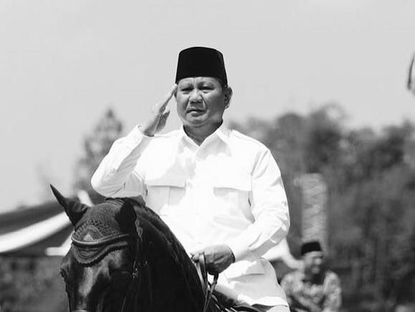 Aksi Prabowo di Rakornas Gerindra: Berkuda hingga Telanjang Dada