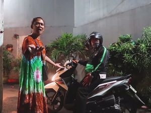 Potret Kemarahan Ibu-ibu Akibat Aksi Prank Pocong Erlanggs Cs Potret Kemarahan Ibu-ibu Akibat Aksi Prank Pocong Erlanggs Cs
