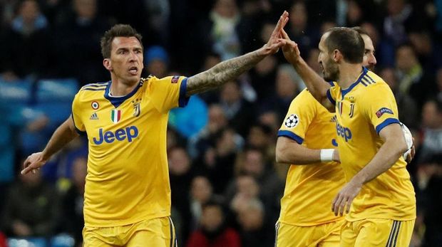 Mario Mandzukic leluasa di kotak penalti Real Madrid karena tak mendapatkan pengawalan ketat dari Sergio Ramos.