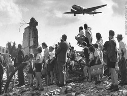 Mengapa Perang Dingin Identik dengan Perkembangan Ideologi?