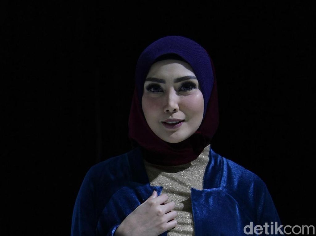 Kagetnya Fenita Arie saat Tahu Tagihan Listriknya Rp 18 Juta Kagetnya Fenita Arie saat Tahu Tagihan Listriknya Rp 18 Juta