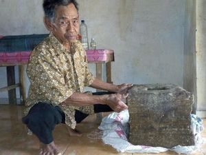 Batu yang Tak Bisa Dihancurkan di Ponorogo Ternyata Batu Bersejarah Batu yang Tak Bisa Dihancurkan di Ponorogo Ternyata Batu Bersejarah