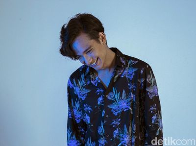 Adipati Dolken Summer Mode On!