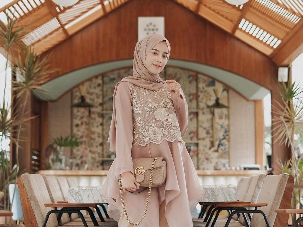 Tips Memilih Atasan untuk Kondangan Berdasarkan Bentuk Tubuh Tips Memilih Atasan untuk Kondangan Berdasarkan Bentuk Tubuh