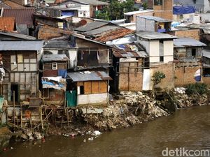 Dikeluhkan Basuki Karena Mandek, Apa Sih Normalisasi Ciliwung?