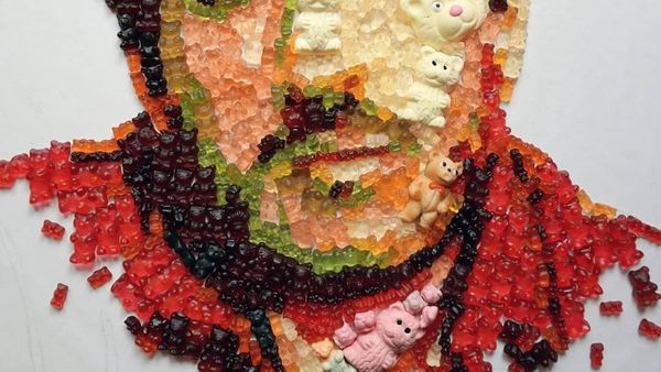 Keren! Ini Dia 9 Mozaik yang Terbuat Dari Permen dan Cokelat