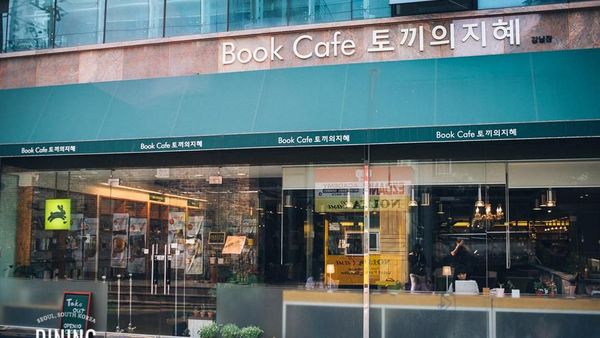 Asyik Banget! Di Kafe Ini Bisa Makan Enak Sambil Belajar