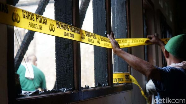 Polisi Selidiki Kebakaran Gudang Besi di Kemayoran