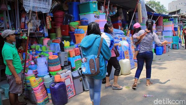 Pasar Plastik Jatinegara, Pusatnya Barang Plastik Harga Miring