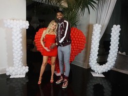 Begini Cara Khloe Kardashian Tanggapi Cibiran Netizen