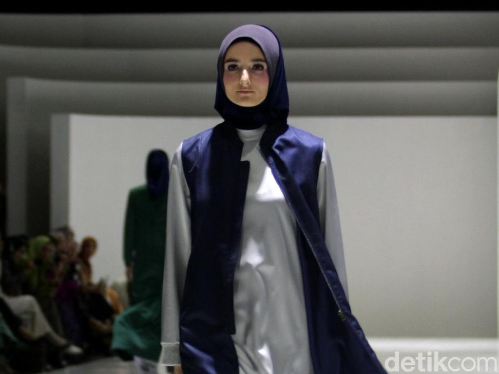 Foto: 25 Koleksi Busana Muslim L.tru yang Bergaya Kasual dan Sporty Foto: 25 Koleksi Busana Muslim L.tru yang Bergaya Kasual dan Sporty