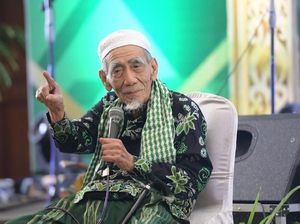 Mbah Moen ke Saudi untuk Ibadah Haji, Wafat di Salah Satu RS Mekah Mbah Moen ke Saudi untuk Ibadah Haji, Wafat di Salah Satu RS Mekah