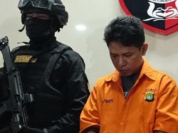 Driver Taksi Online yang Lindas Polisi Sedih Ingat Keluarga