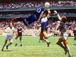 Bahkan, Harry Kane terlibat dalam gol Tangan Tuhan milik Diego Maradona ke gawang Inggris di perempat final Piala Dunia 1986. (Foto: Twitter)