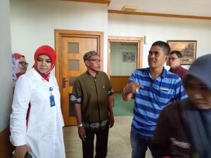 Dikejar Jemaah Umrah, Agen Abu Tours Geruduk Bank Bukopin Dikejar Jemaah Umrah, Agen Abu Tours Geruduk Bank Bukopin