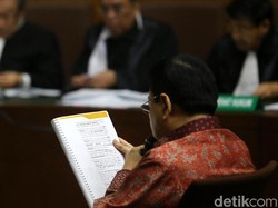 Minta Maaf ke Istri dan Anak, Novanto Menangis
