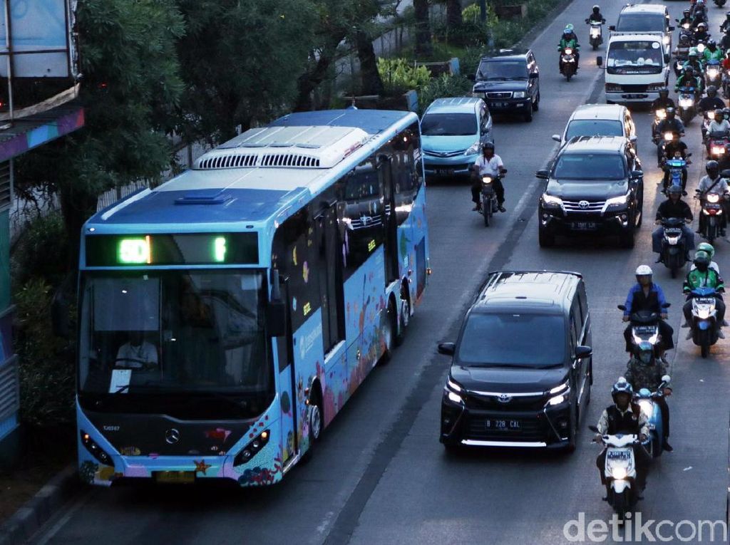 Ada Aksi Bela Palestina, 7 Halte Koridor II Tak Layani Penumpang Ada Aksi Bela Palestina, 7 Halte Koridor II Tak Layani Penumpang